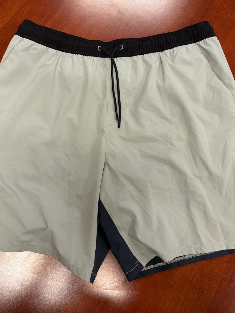 Vuori Kore Short Lined 9” - Two Tone XL